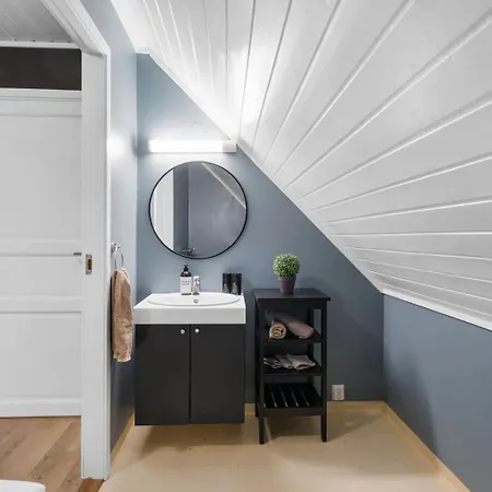 Hus Med Plass Til 4 Personer 아파트 Halsoy