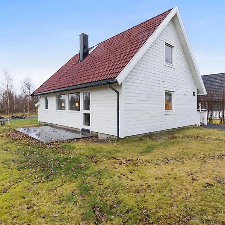 아파트 Hus Med Plass Til 4 Personer Halsoy