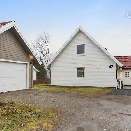 아파트 Hus Med Plass Til 4 Personer *