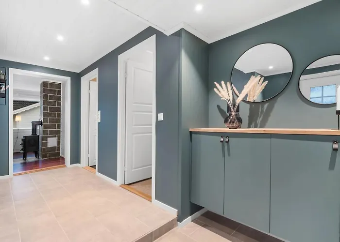 Hus Med Plass Til 4 Personer * Halsoy